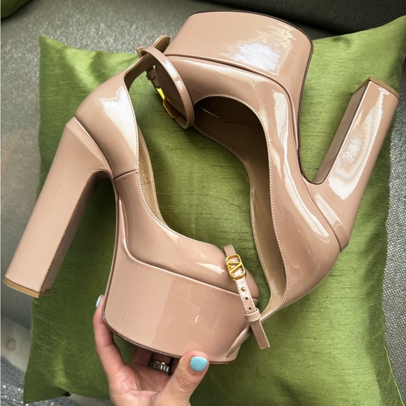 VALENTINO GARAVANI TAN-GO PLATFORM PUMP IN PATENT LEATHER 155 MM | 6.5EU - Picture 12 of 16